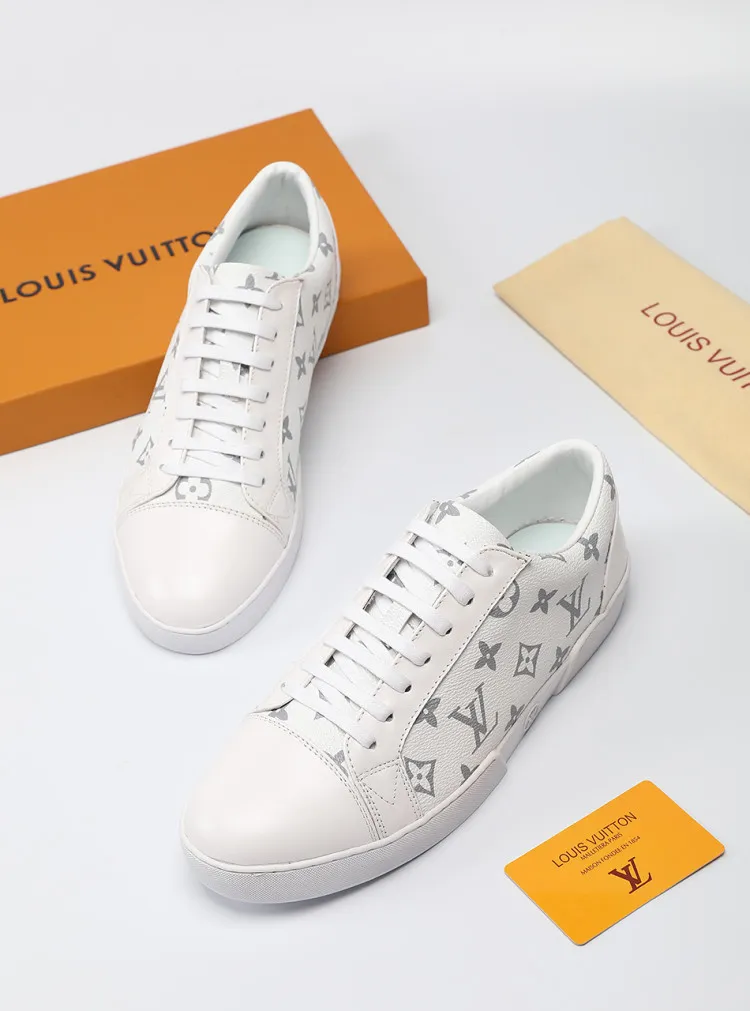 Factory price: 360💰LV official website popular series🔥🔥: 2 production, selected high-end imported cowhide, sheepskin lining sheepskin pads, paired with Louis Vuitton Monogram Ecli men's shoes 💰se canvas and pure black rubber soles, the ultimate simple design, the perfect interpretation of the latest inspiration for shoes, the integration of classics and fashion, high-end quality, worthy of your possession. The bottom car line will never be unglued🏆🏆🏆Welcome all sellers to sell in the picture above. We can send one piece on behalf of you. The code number is 38-44 (45 codes can be customized)
